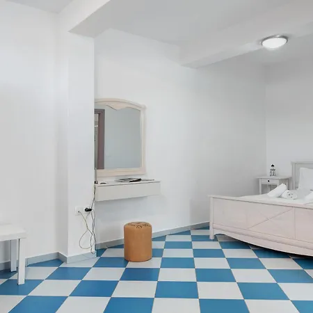 Nicolas House 3 Pera Rachidi