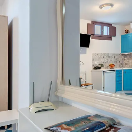 Apartament Nicolas House 3 *