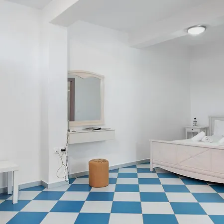 Nicolas House 3 Apartman